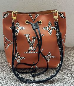 Bucket bags