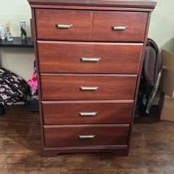 5 Cabinet Dresser