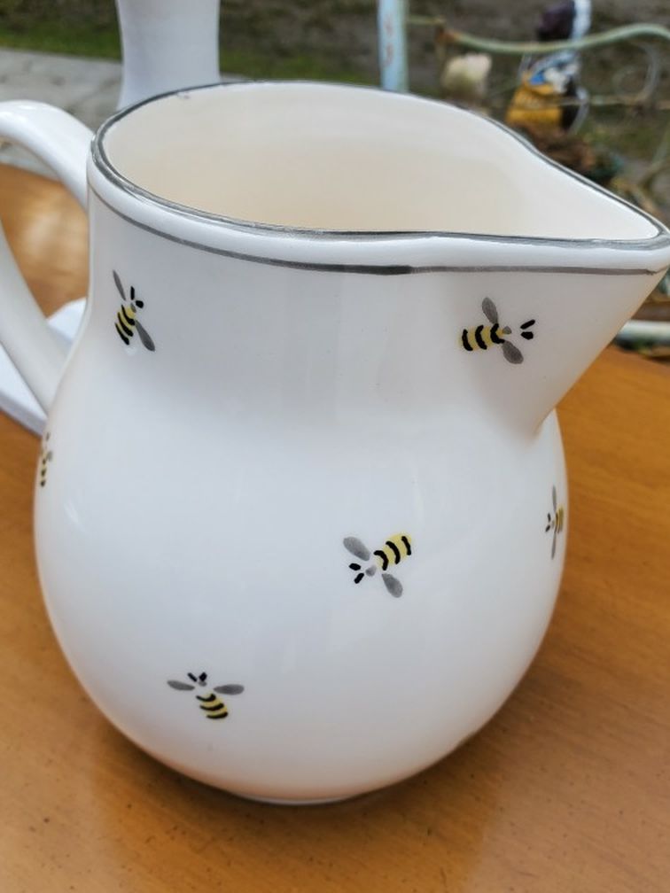 Matceramica Portugal Handpainted BUMBLEBEE Ceramic Pitcher