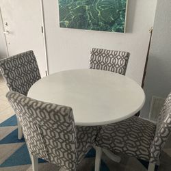 42” Round Dining Table With 4 Chairs 