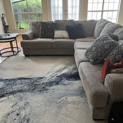 Sectional Sofa With Center Peice And Carpet