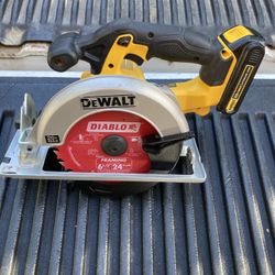 Dewalt 6 1/2 In Cordless Circular Saw DC5393