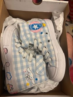 Hello Kitty and Friends converse