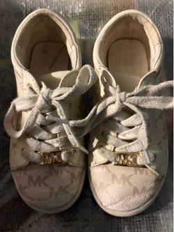 Girls sneakers