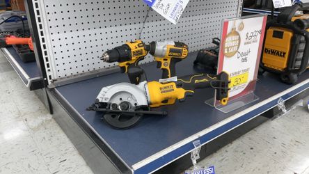 DEWALT 20V MAX 3-tool combo kit featuring a cordless drill, an impact driver, and a circular saw