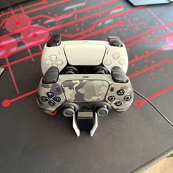2 PS5 Controllers with PS charging station