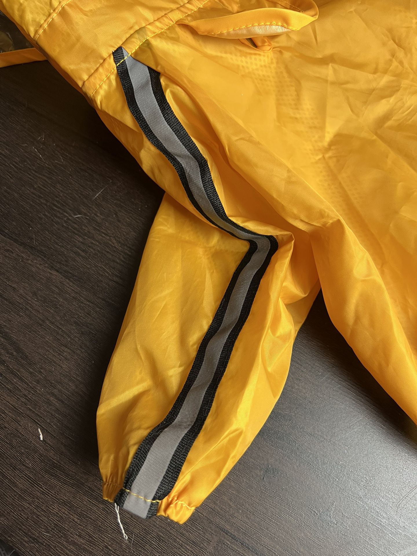 Louis Vuitton Silver Foil Dog Raincoat Size Medium for Sale in Bellevue, WA  - OfferUp