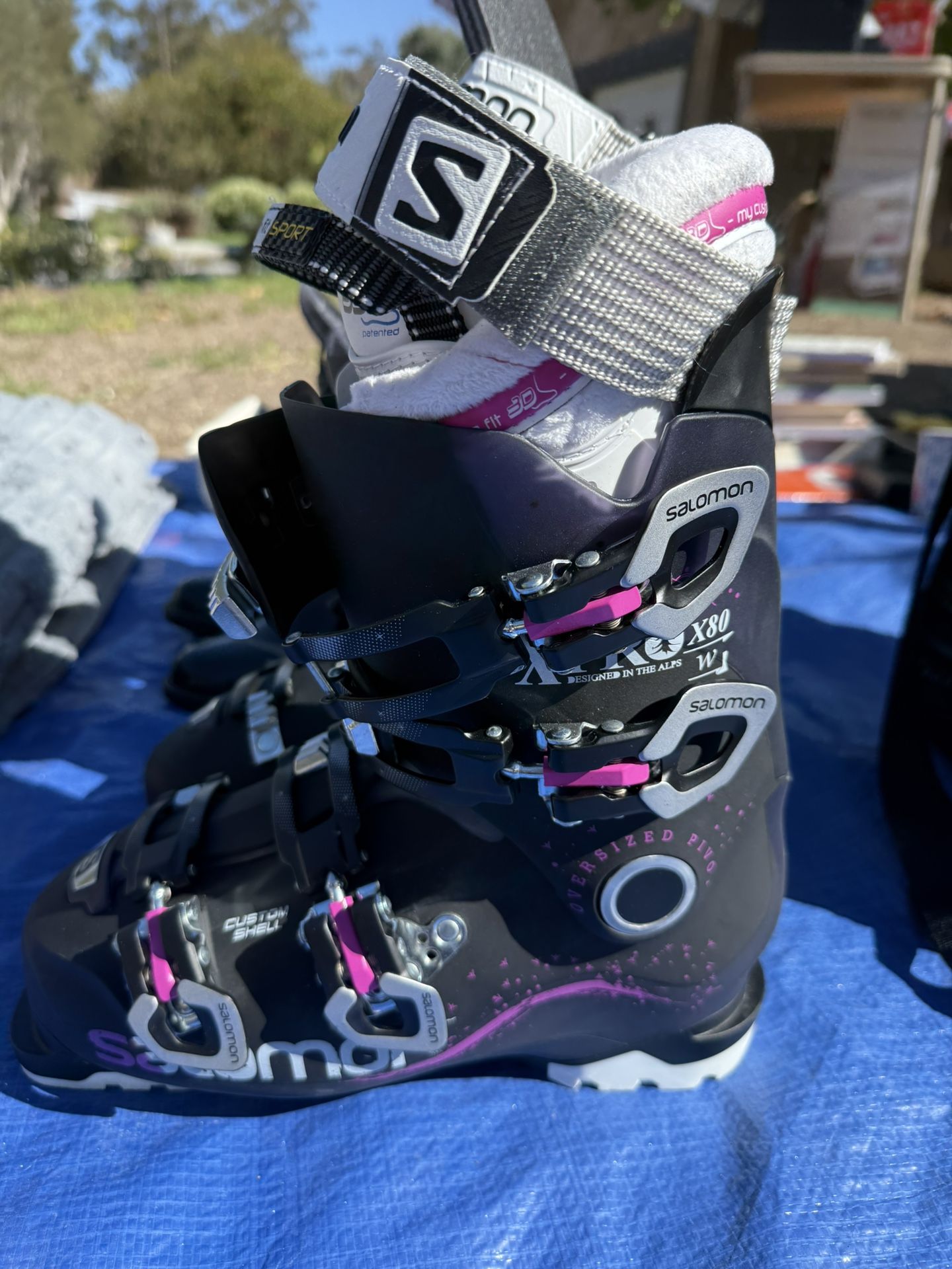 Solomon Women’s Ski boots 25.5    (Women’s 10)
