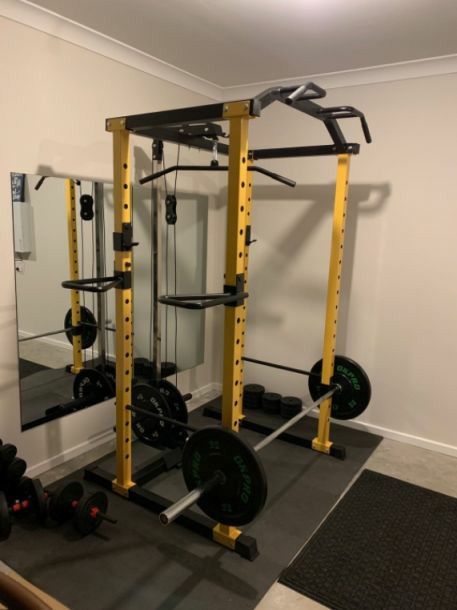 Squat Rack/Power rack With Pulley System, Lat Pull Down, Dips Station And Attachments