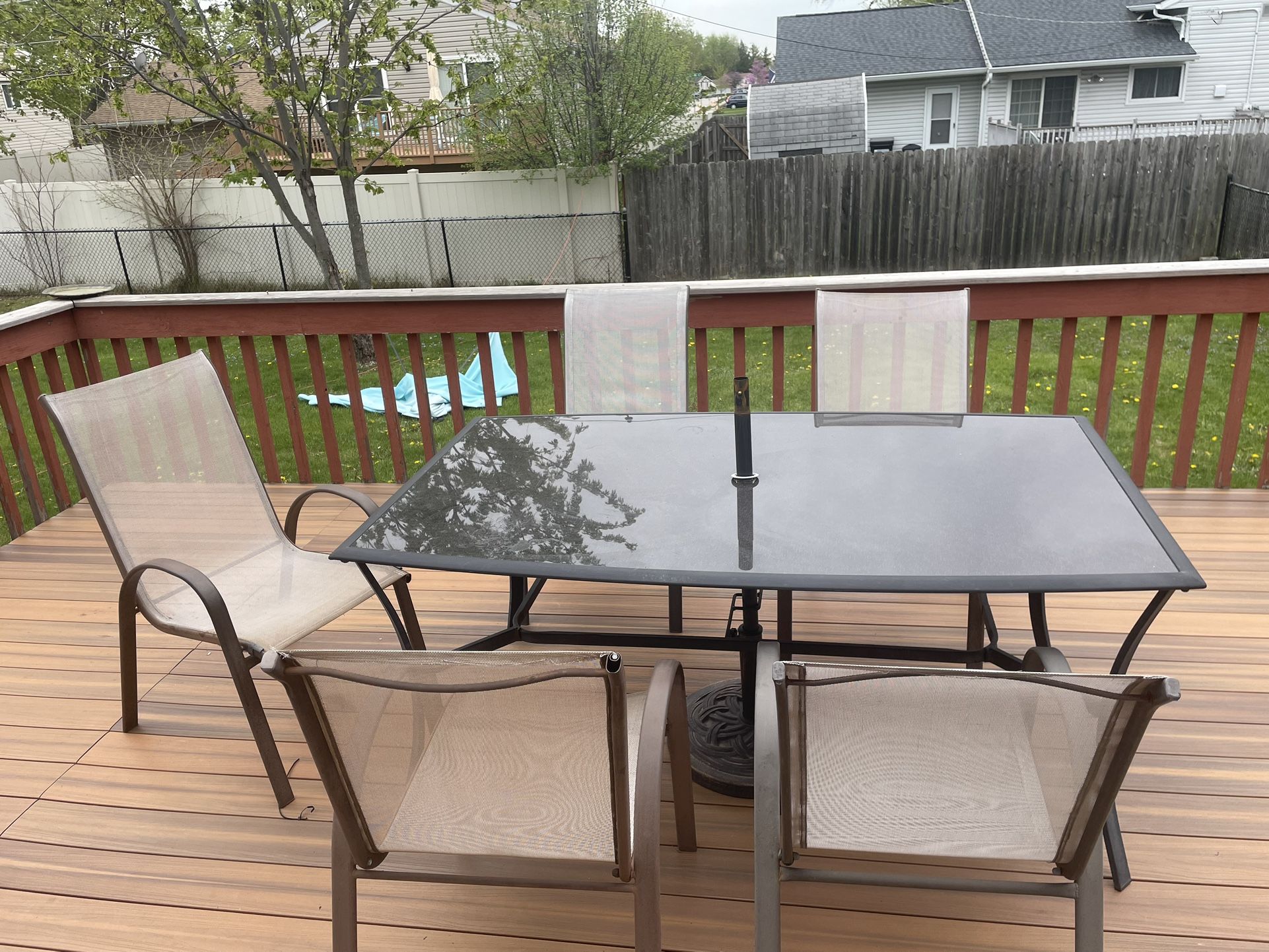 outdoor patio table and chairs set
