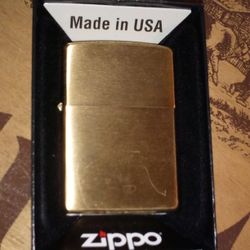 Regular Brass Marlboro Zippo Lighter New In Box 