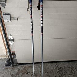 Scott ski poles

49" tall, adjustable straps

Little use 
