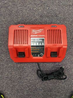 Milwaukee M18 Dual Simultaneous Rapid Charger 18V #48-59-1802