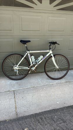Bicycle- Trek Multi-Track 7900