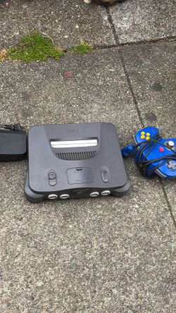 N64 with 1 game and 3 controllers