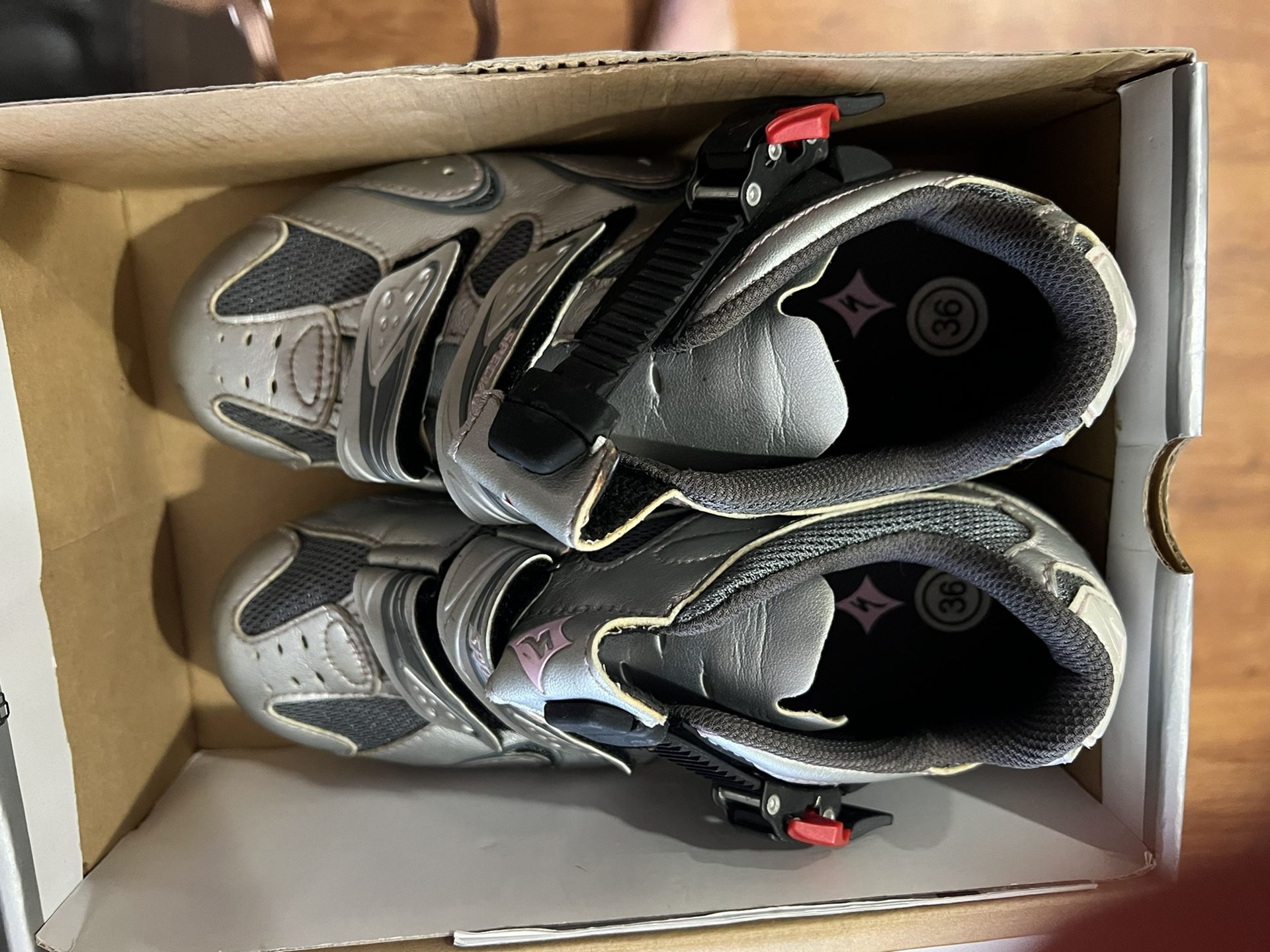Specializes cycle Shoes