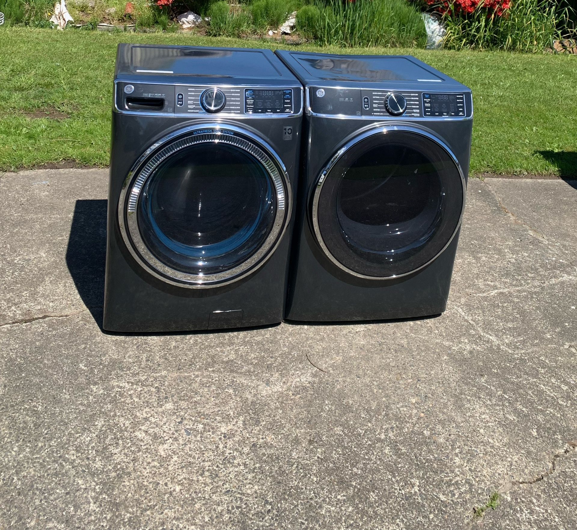 GE WASHER AND DRYER SET.