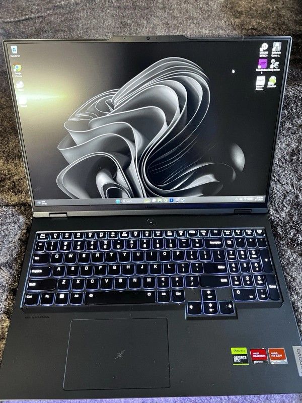 Lenovo Legion Pro 7 16ARX8H Gen 8 RTX 4080 R9 7945HX 32GB 2TB Laptop