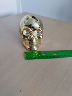 Mini Metallic Gold Skull Decor