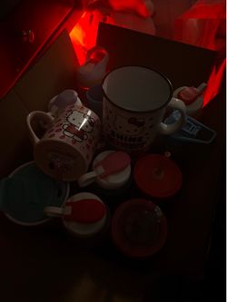 Hello Kitty Mugs & Bottles