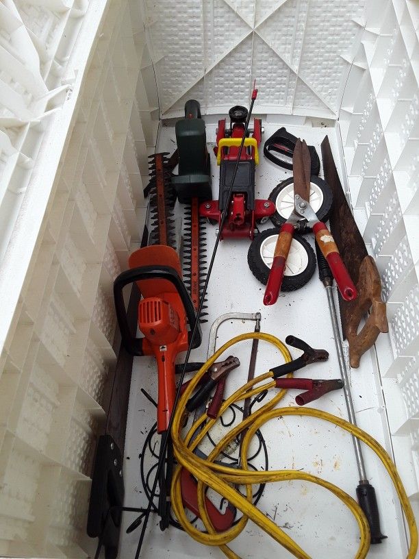 Lots Of Tools In Weeki Wachee Spring Hill