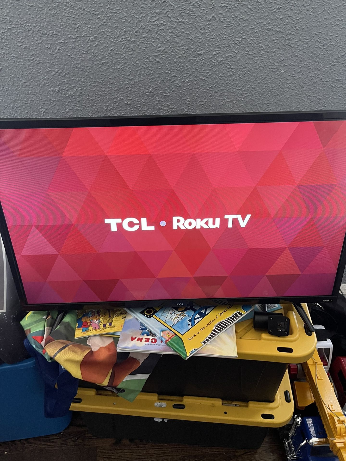 32 inch TCL Roku Tv No Remote