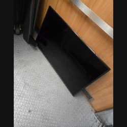 43 in TV vizio with wall mount