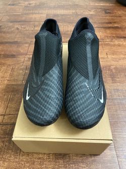 Nike Phantom GX Academy Soccer Cleats