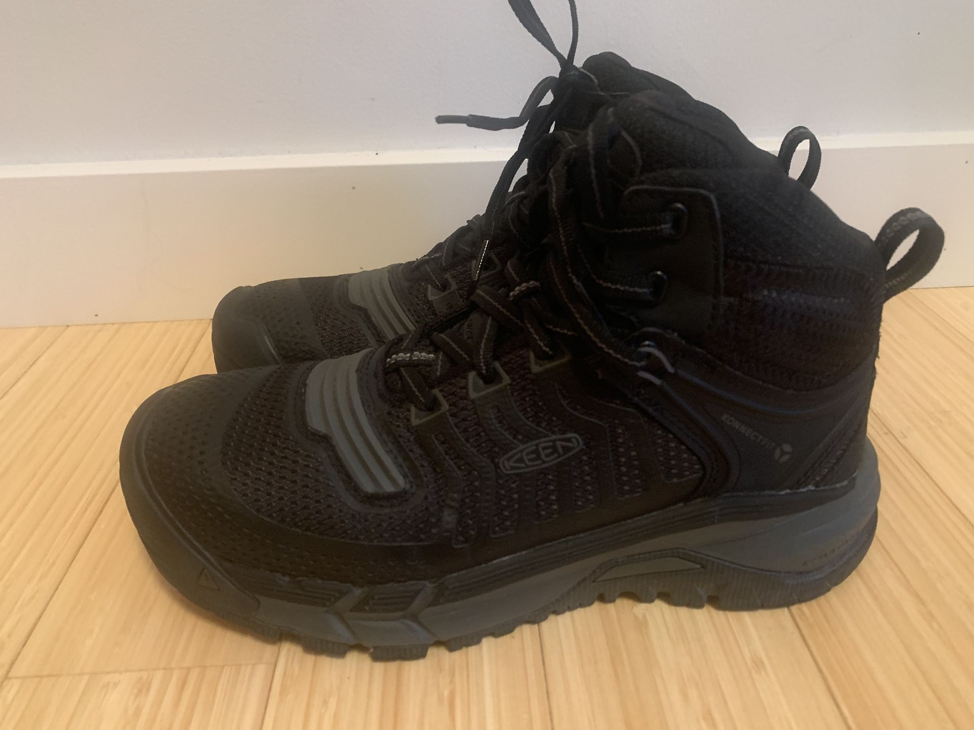 KEEN MEN'S  WORK BOOTS - STEEL TOE.  size 8