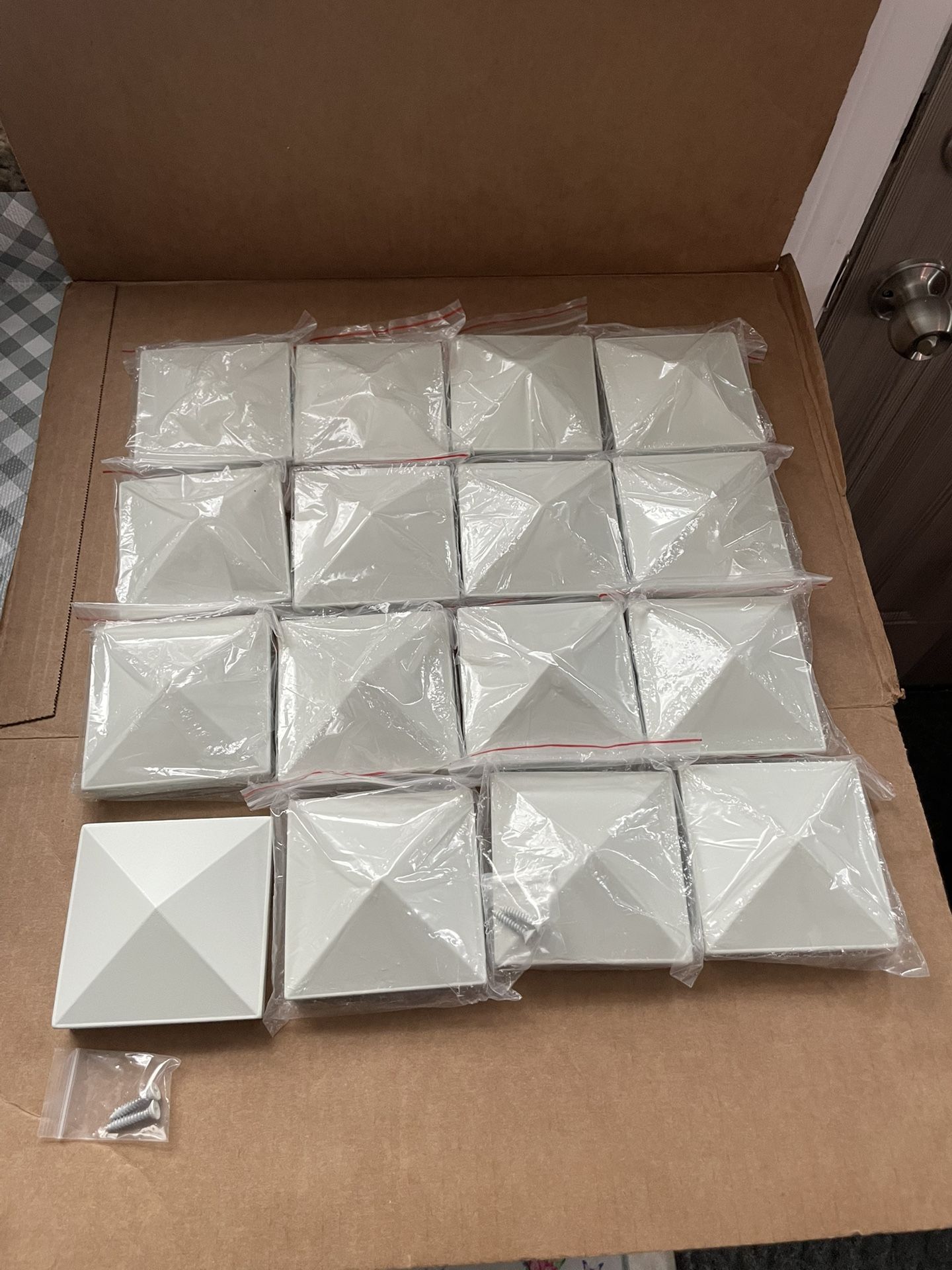 Fence post caps (16 pcs - light grey).