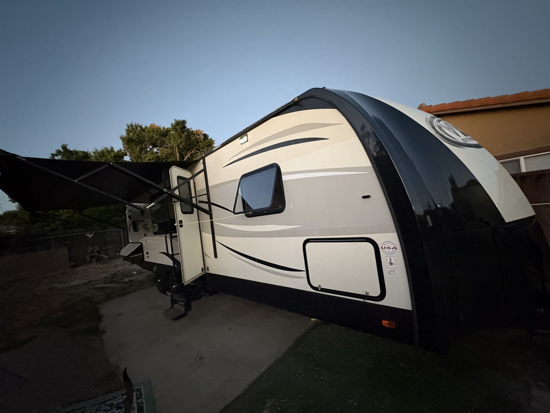 2016 five Forest River 27 foot everything works needs a stereo