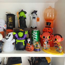 Halloween Figurines Bundle Some Are Making Sounds Other Light Up Motion Detectors Iin It $30  For All