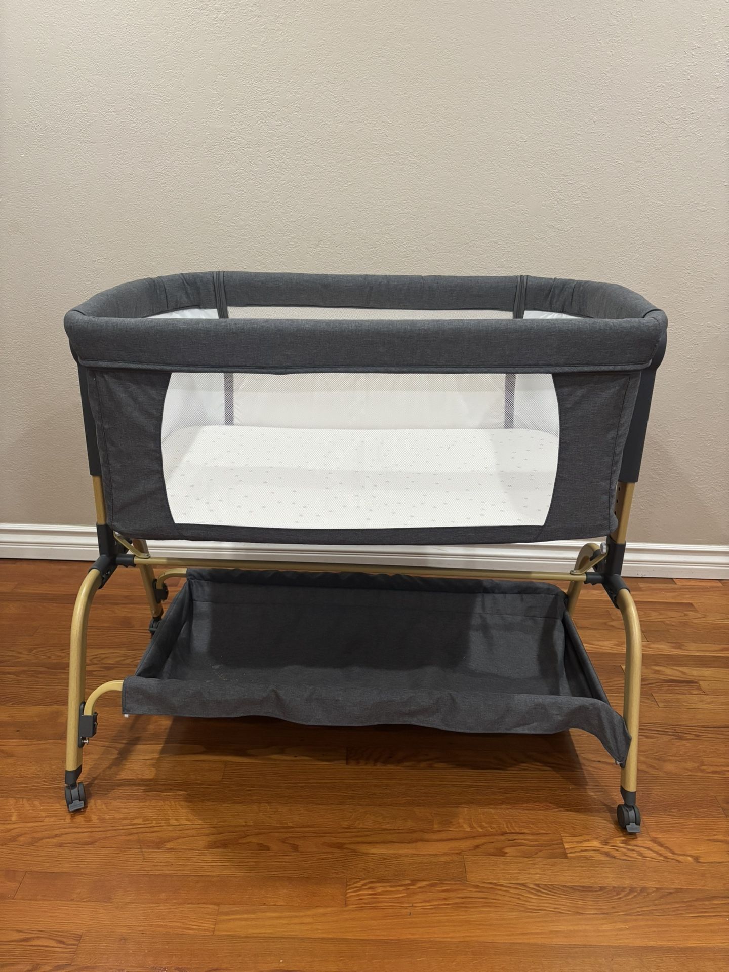 HARPPA rocking baby bassinet