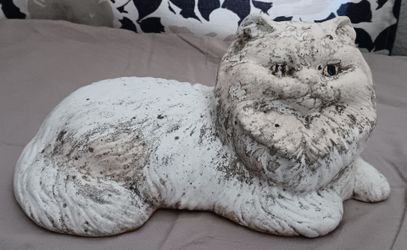 Vintage-Style Distressed Ceramic/Porcelain Cat Statue In A "Loaf" Pose 5" x 10"