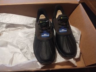 snow shoes Skechers 