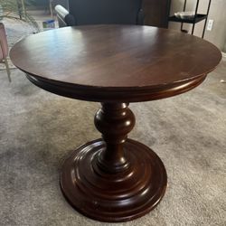 Beautiful Ethan Allen End Table