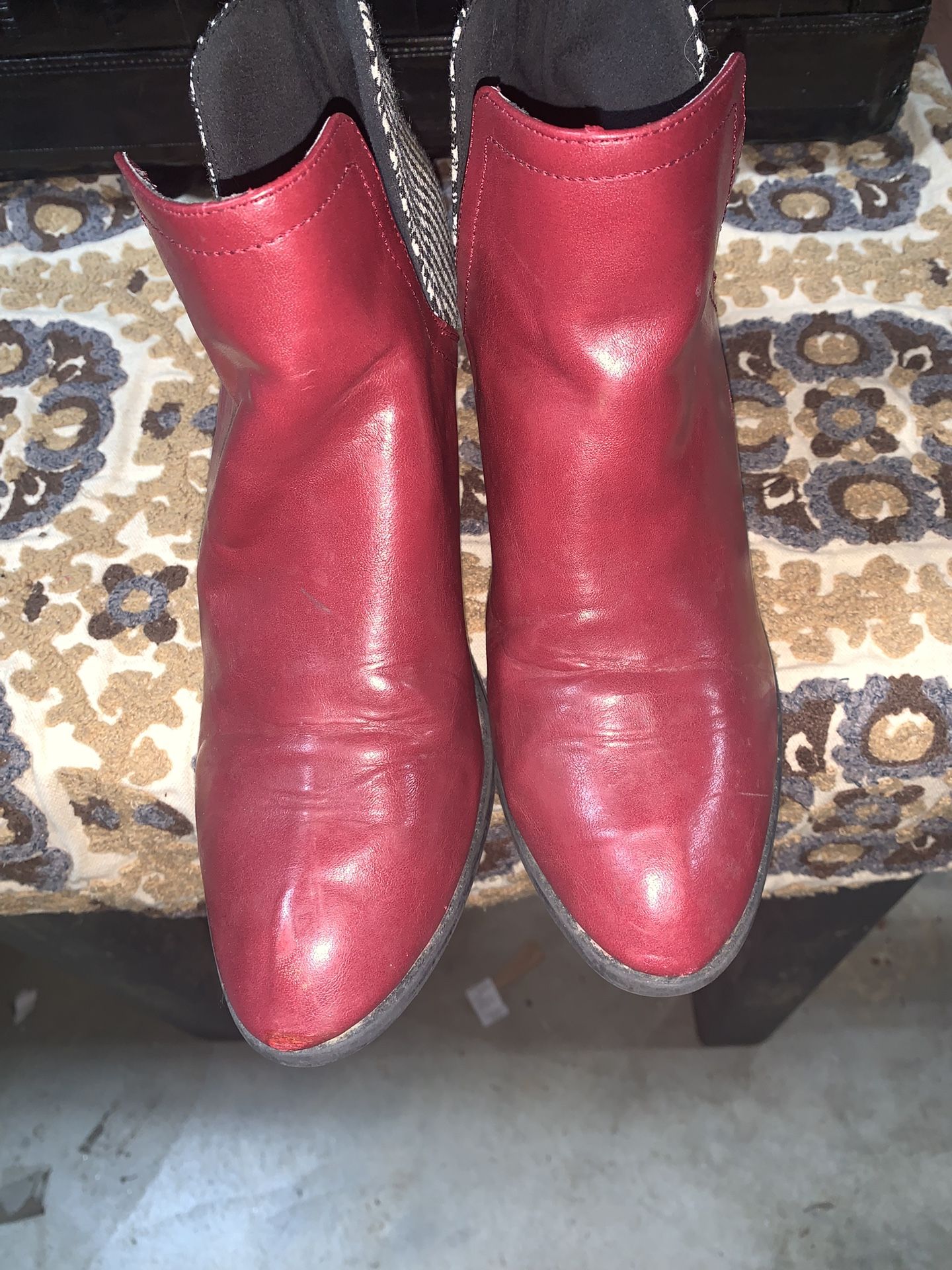 Boutique By Corey’s Chelsea  Houndstooth Boots  US 10