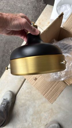 Hanging light, never used