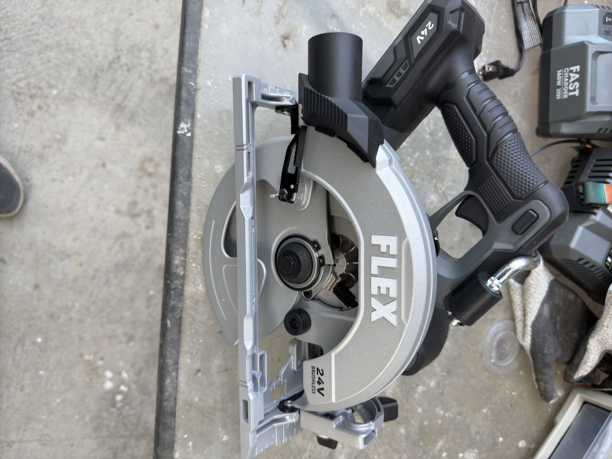 FLEX 24V Brushless Cordless 7-1/4-Inch Circular Saw Tool Only, Battery and Charger Not Included - FX2141-Z