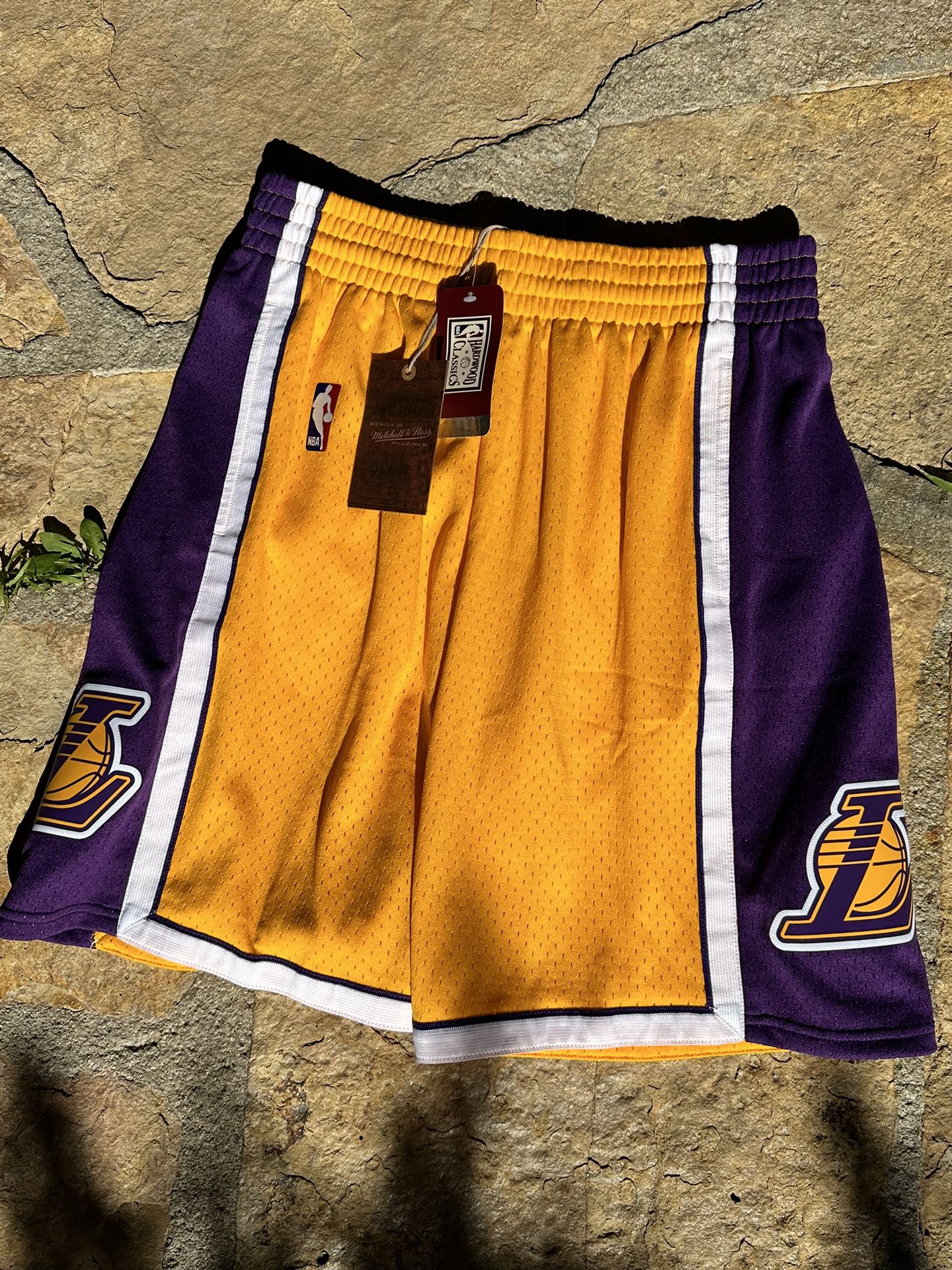 Los Angeles Lakers Mitchell & Ness NBA Home Authentic Shorts Medium/XL NWT Kobe