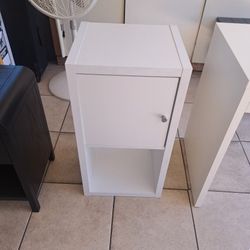 white wood shlef 