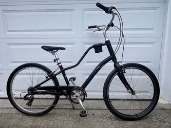 Giant Momentum Hybrid Cruiser Bike