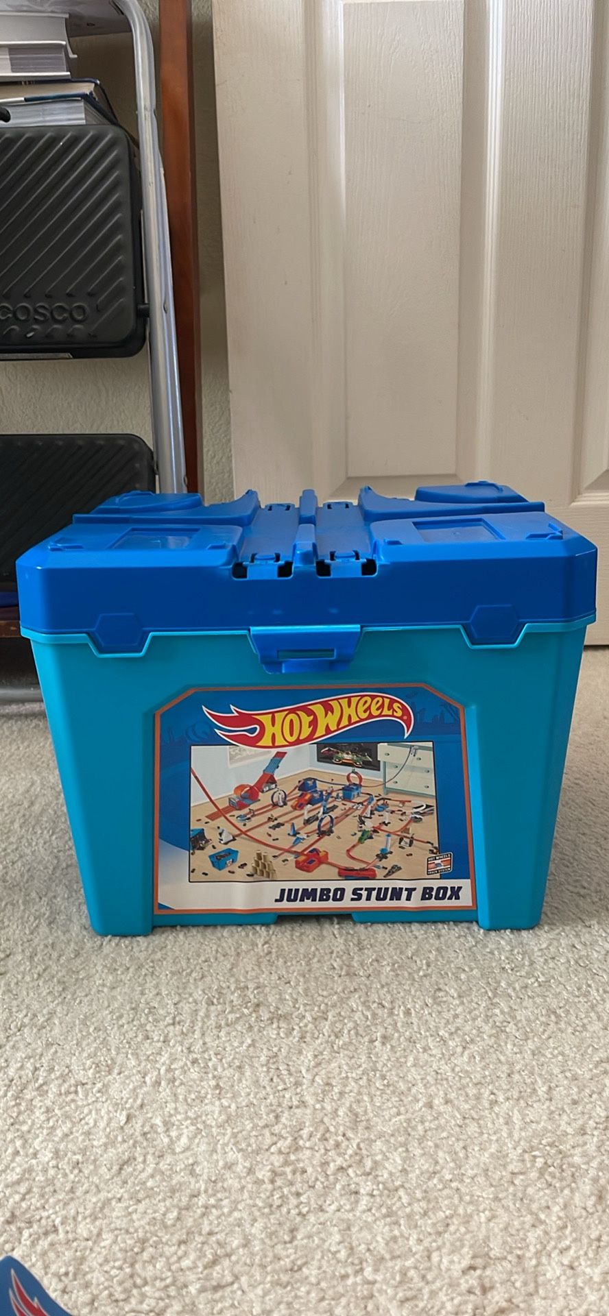Hot Wheels Jumbo Stunt Box