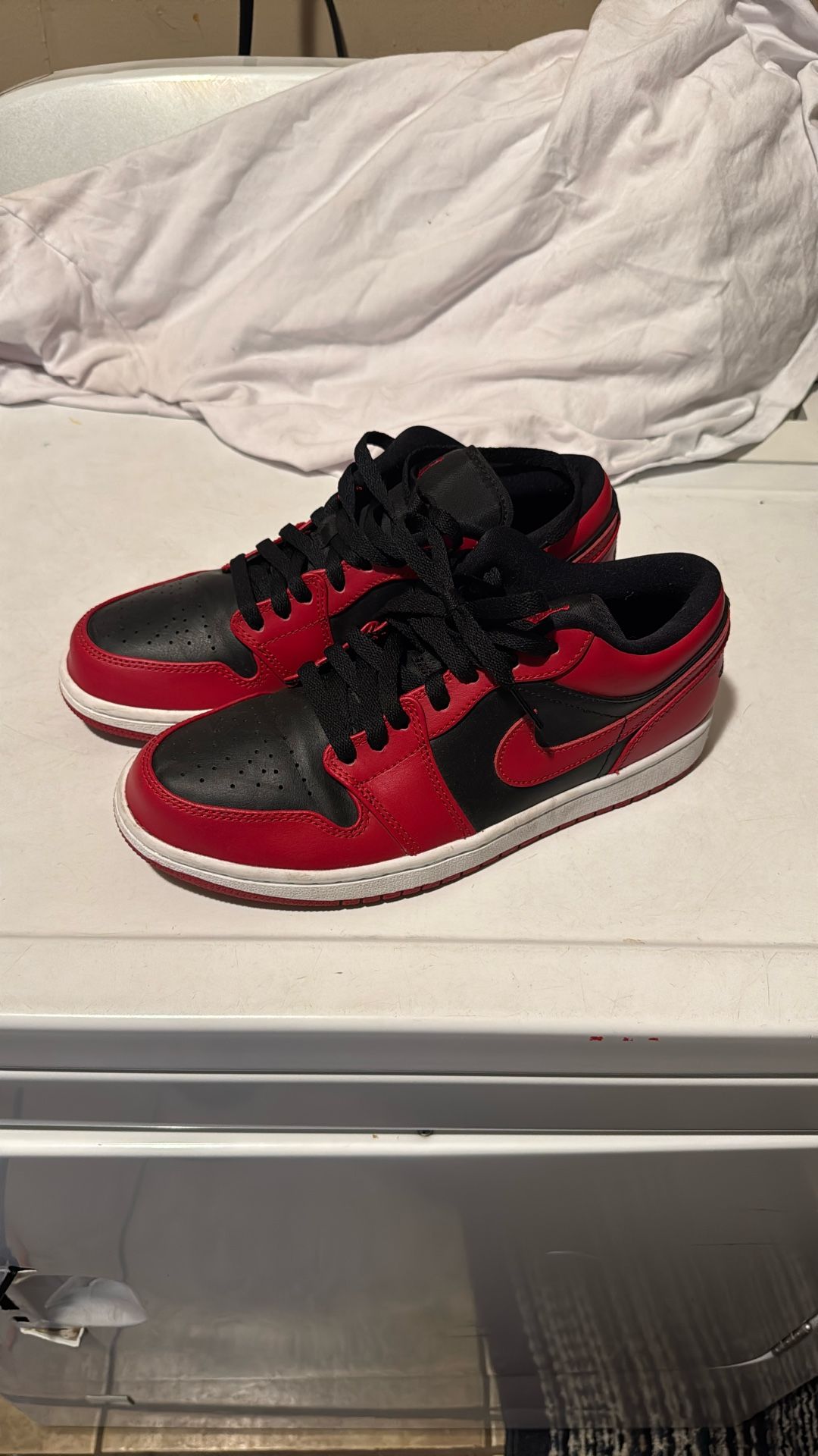 Jordan 1 Low Men’s Size 8.5