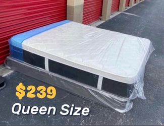 Queen Plush Pillow Top Mattress | 12” Thick