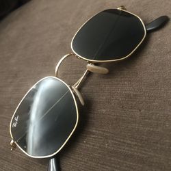 (Ray-Ban) Gold Trim Sunglasses 🕶 