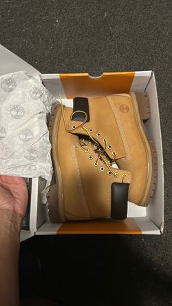 Timberland Classic Wheat Nubuck Boots SIZE 8