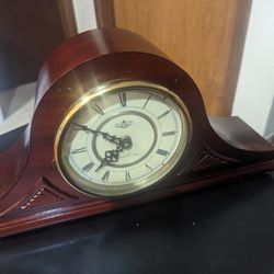 Vintage tabletop clock