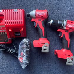  Milwaukee M18 18V Lithium-Ion Brushless Cordless Compact Drill/Impact Combo Kit (2-Tool) with Battery And Charger Included 