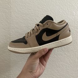Women’s Jordan 1 Low Size8